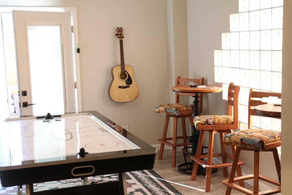 Cowboy Den-Hot Tub-Game Room-Pet Friendly-No Pet Fees! 앨버커키 외부 사진