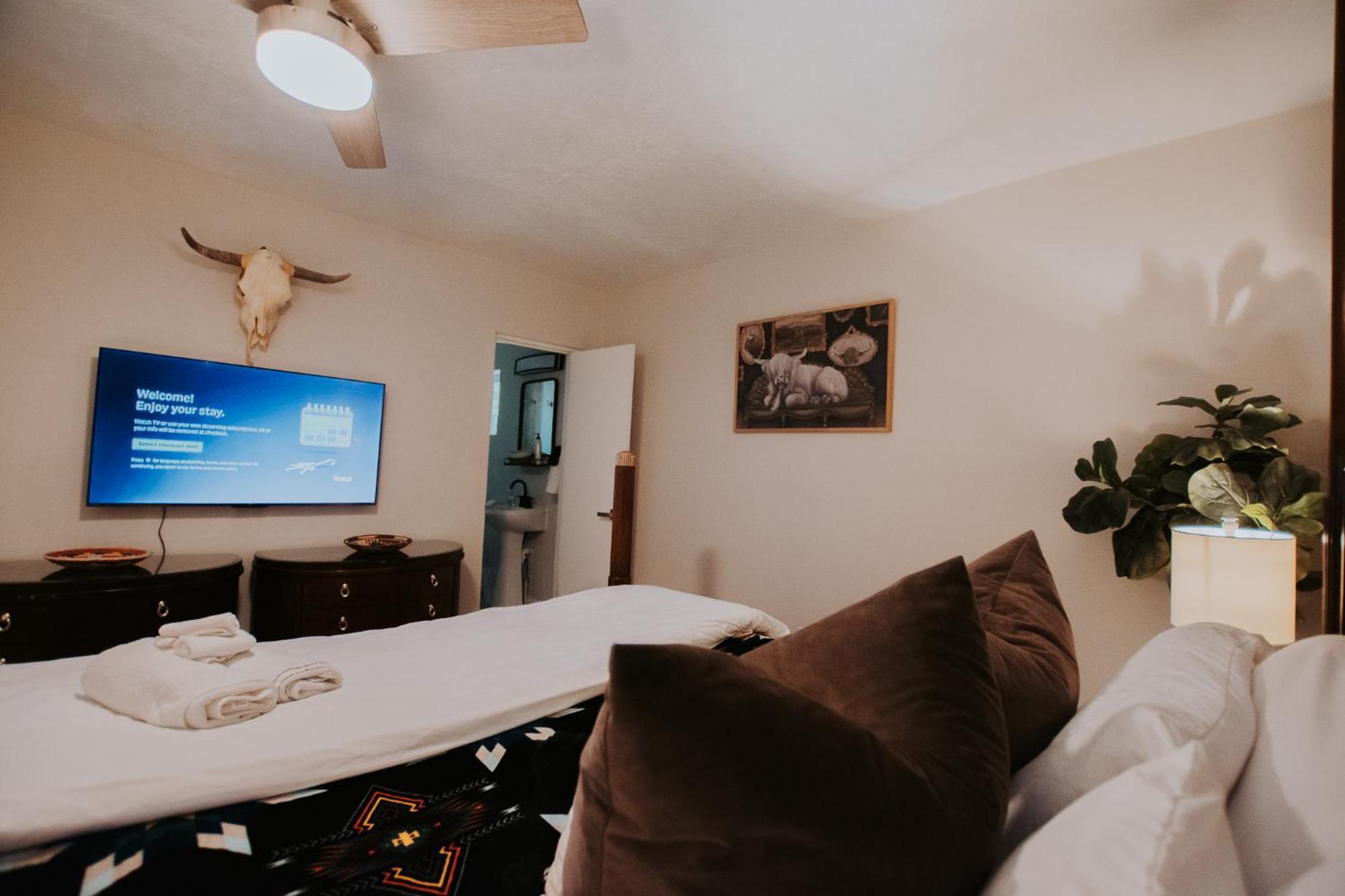Cowboy Den-Hot Tub-Game Room-Pet Friendly-No Pet Fees! 앨버커키 외부 사진